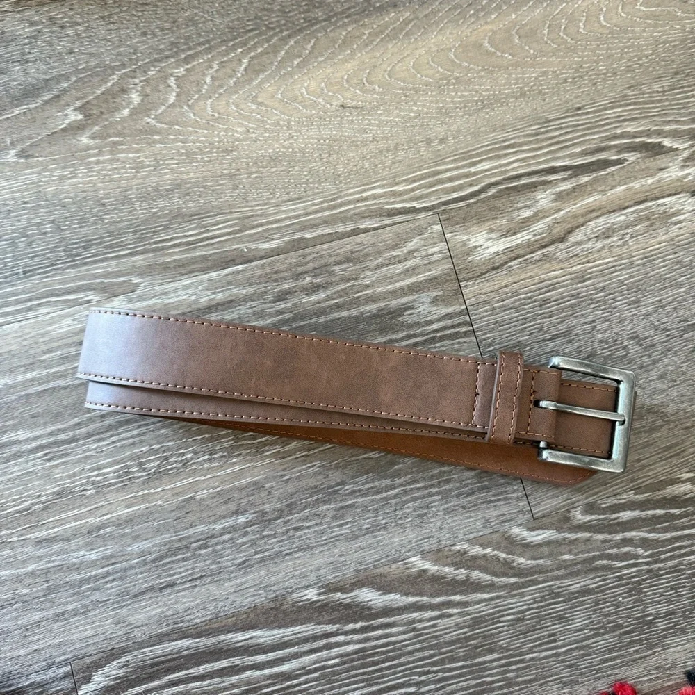 Men’s Classic Brown Leather Belt – Size 40 – Timeless Everyday Staple
